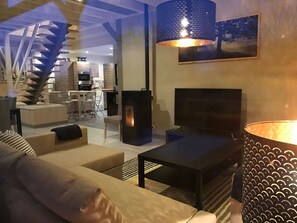 Televisión, chimenea