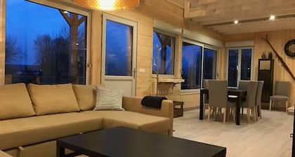 Cottage 6 to 8 people, House wood layout quality. Near lake Bcp of space