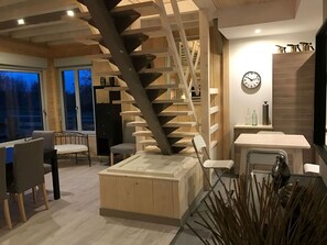 Interior - Cottage 6 to 8 people, House wood layout quality. Near lake Bcp of space (Doucier)