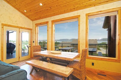 Close to Shakes with Amazing Views of the Lake!