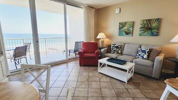 Smart-TV, DVD-Player, Tischtennisplatte, Bücher