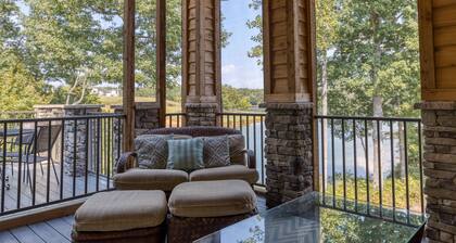 Lakefront Luxury Townhome! 15 minutes Ă Clemson! Table de billard, ping pong.