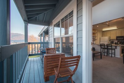 27 Lodge - A Little Slice of Heaven! Updated, Steps to Downtown, Lodge Condo