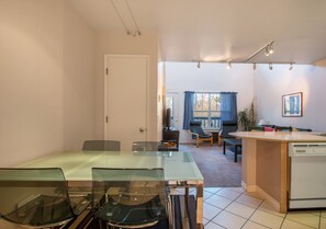 Interior - 27 Lodge - A Little Slice of Heaven! Updated, Steps to Downtown, Lodge Condo (Hood River)