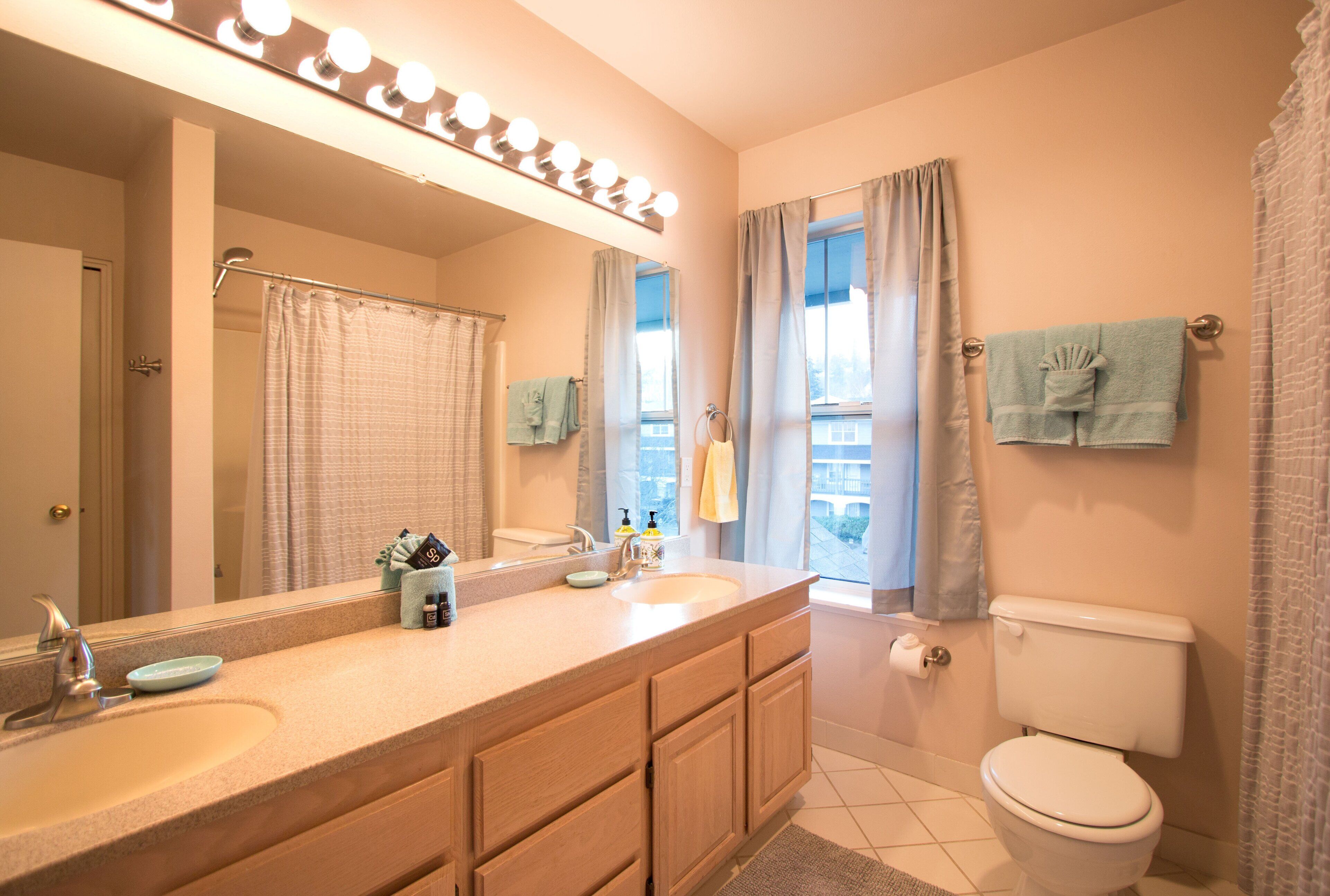 Bathtub, hair dryer, towels