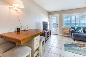 Smart TV, DVD player, video library, stereo - Great Location! Perfect View! (Fort Walton Beach)