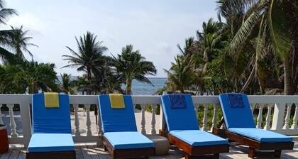 Villa Aurora, jossa toinen tarina-allas, yksityinen ranta ja telakka San Pedro, Belize