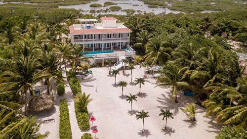Villa Aurora, mit 2nd Story Pool, Privatstrand und Dock in San Pedro, Belize