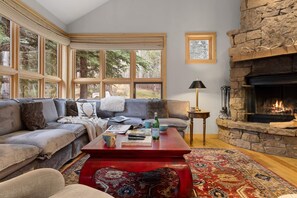 Télévision, cheminée