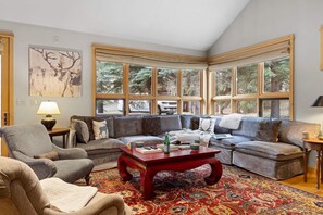 Télévision, cheminée