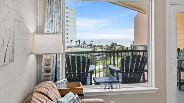 テレビ、DVD プレーヤー