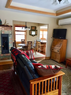 TV, fireplace, DVD player