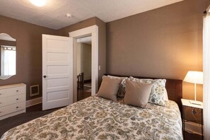 4 bedrooms, iron/ironing board, free WiFi, bed sheets