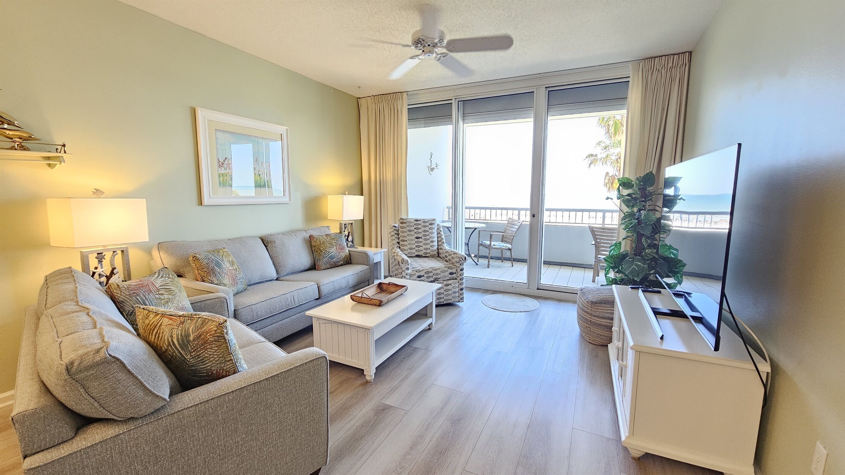 Beach Club 3rd Floor, on Gulf, King/Queen/Sofa Sleep, WIFI, Pool