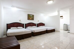 Bureau, accès au Wi-Fi (inclus), literie fournie