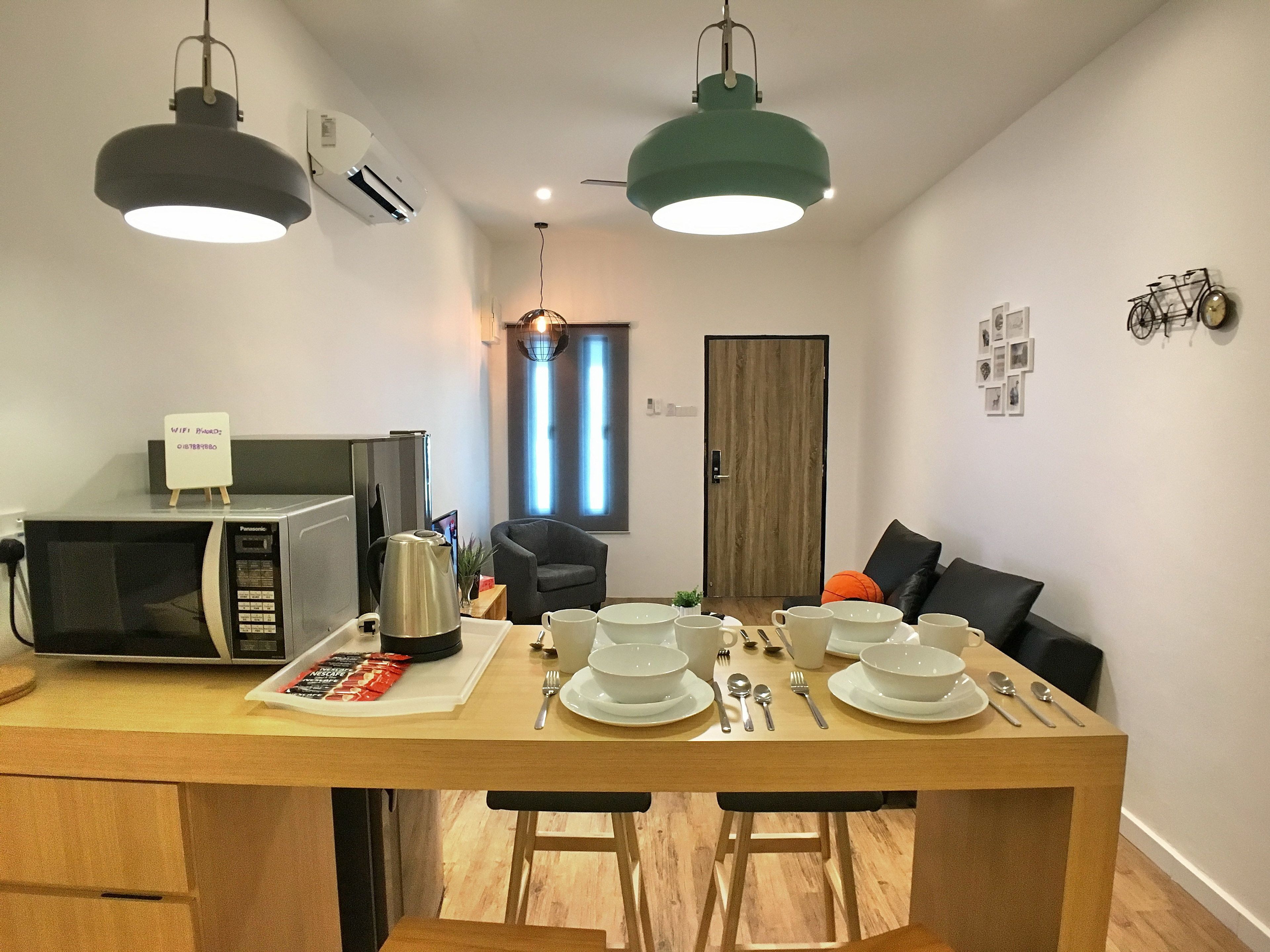 Room, 2 Bedrooms | Makan dalam bilik