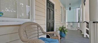 Great Downtown Charleston Location!