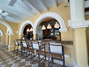 Bar (on property) - Villa 504 - Villa Renaissance on Grace Bay Beach - PELOTON IN UNIT - 1 bedroom (Providenciales)