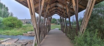 Coldsmoke Getaway, Steps From Meyers Lake & minutes from downtown!