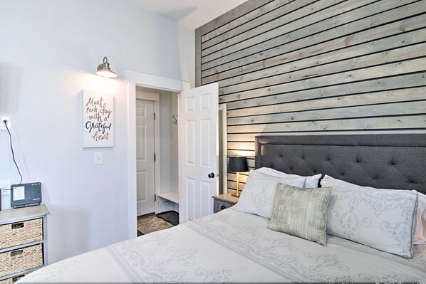 2 bedrooms, desk, iron/ironing board, free WiFi