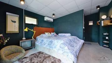 Blackout curtains, free WiFi, bed sheets