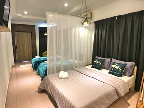 Studio | 1 bedroom, desk, blackout drapes, iron/ironing board