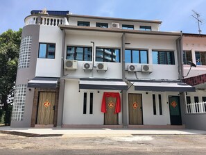 Exterior - iBook6 Deluxe Family Suite for 4 by iBook Homestay (George Town)
