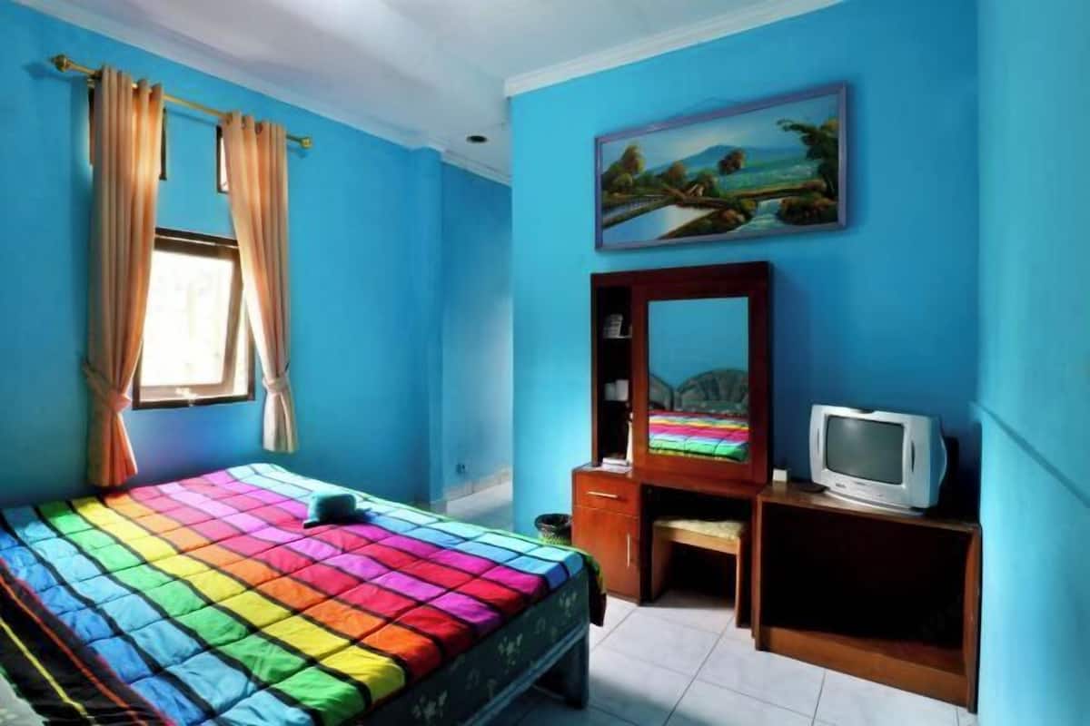 Egyptian cotton sheets, premium bedding, desk, soundproofing