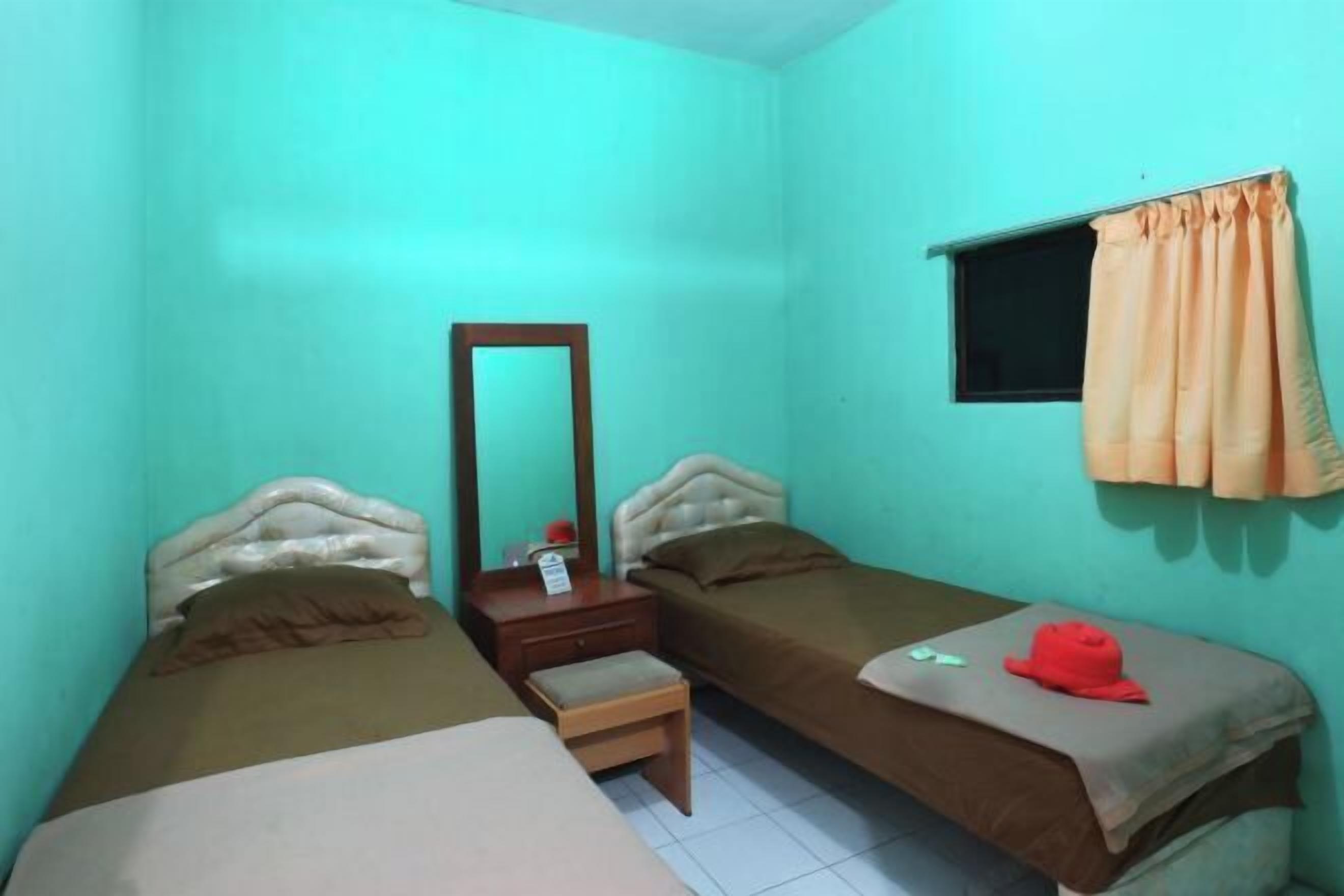 Egyptian cotton sheets, premium bedding, desk, soundproofing