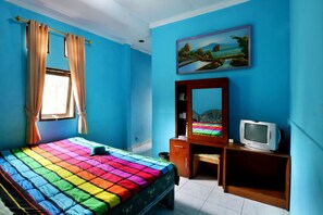 标准房 | 埃及棉床单、高档床上用品、办公桌、隔音