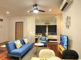 Room, 2 Bedrooms | Living room
