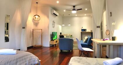 iBook7 - 2 Bedroom Gurney Studio Suite by iBook Homestay