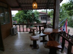 House | Balcony - Heuan Kru Noi Homestay (Ban Dung)