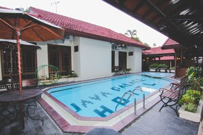 Hồ bơi ngoài trời 