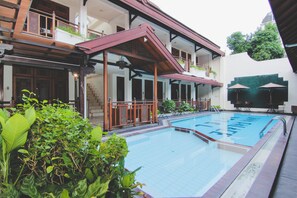 Outdoor pool - Hotel Sapta Gria (Yogyakarta)