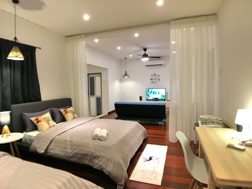iBook8 Superior 1 Bedroom Gurney Suites  by iBook Homestay