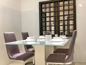 Suite | In-room dining