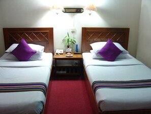Minibar, escritorio y wifi gratis 