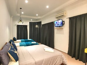 1 bedroom, desk, blackout curtains, iron/ironing board - iBook9 Deluxe Family Suite by iBook Homestay (George Town)