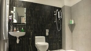 A modern bathroom with a toilet, sink, and shower. - iBook9 Deluxe Family Suite by iBook Homestay (George Town)