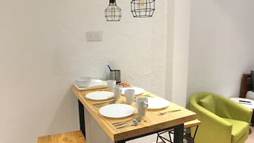 豪華單棟房屋, 1 間臥室 | 私人廚房 | 大型雪櫃/冰箱、微波爐、電熱水壺、廚房用具/餐具/器皿