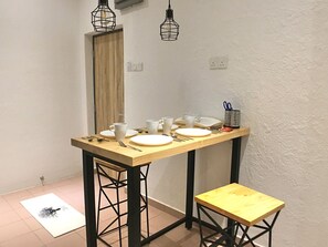 Deluxe House, 1 Bedroom | In-room dining - iBook9 Deluxe Family Suite by iBook Homestay (George Town)