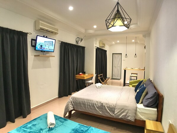 Deluxe House, 1 Bedroom | 1 bedroom, desk, blackout curtains, iron/ironing board - iBook9 Deluxe Family Suite by iBook Homestay (George Town)