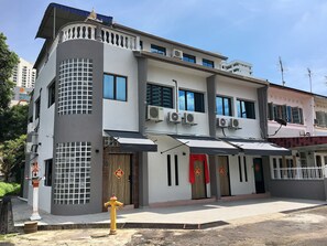 Front of property - iBook10 Deluxe Loft Suite Room by iBook Homestay (George Town)