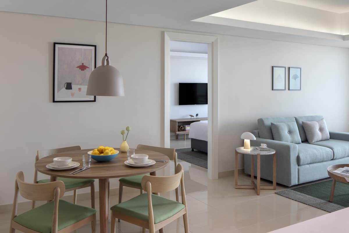 Premium bedding, in-room safe, individually decorated