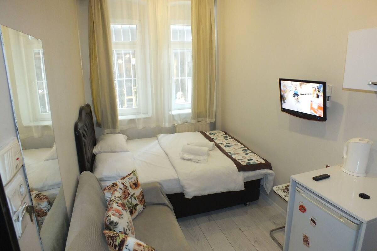 Desk, soundproofing, iron/ironing board, free WiFi