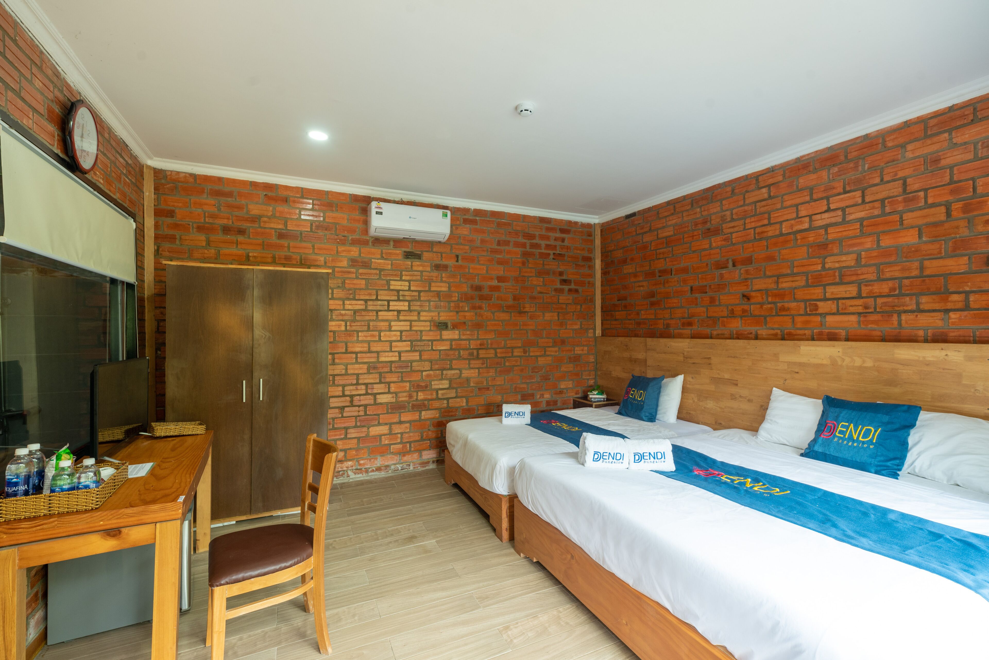 in-room safe, desk, laptop workspace, soundproofing