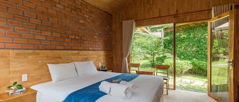 In-room safe, desk, laptop workspace, soundproofing
