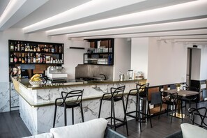 Bar (en el alojamiento)