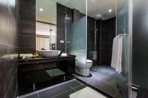 Exclusive-Doppelzimmer, 1 Queen-Bett | Badezimmer | Dusche, Haartrockner, Handtücher